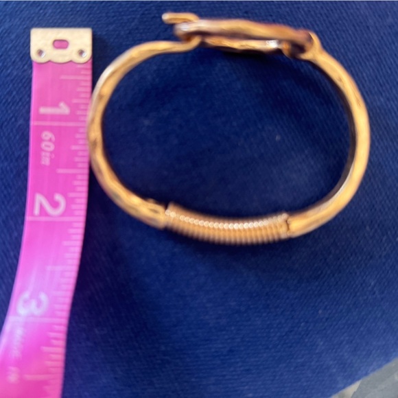 Elegant Gold-Toned Bracelet- easy on/easy off! Add some fun and flare to any day - Picture 5 of 7